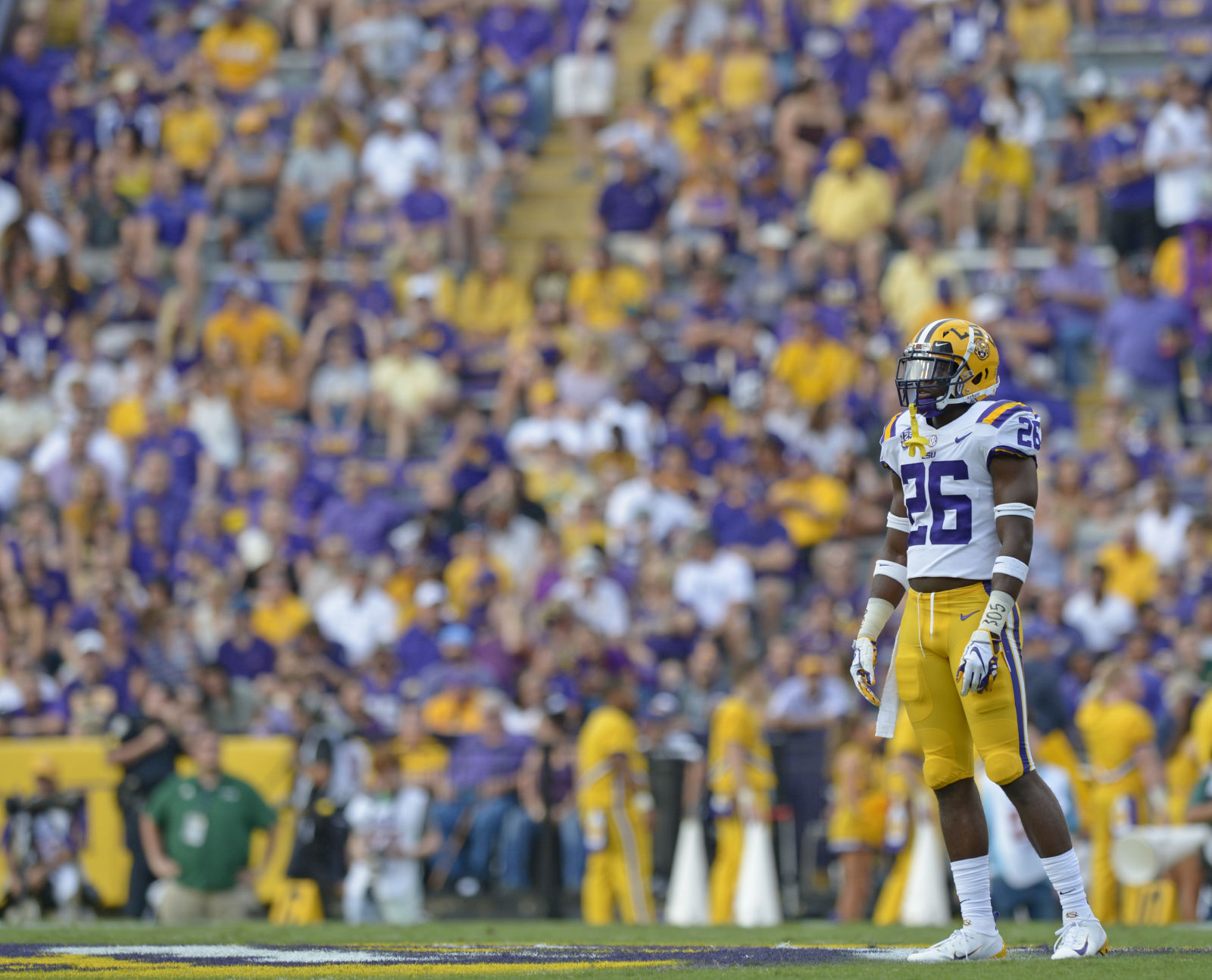 lsuslufootball.090918_HS_1667